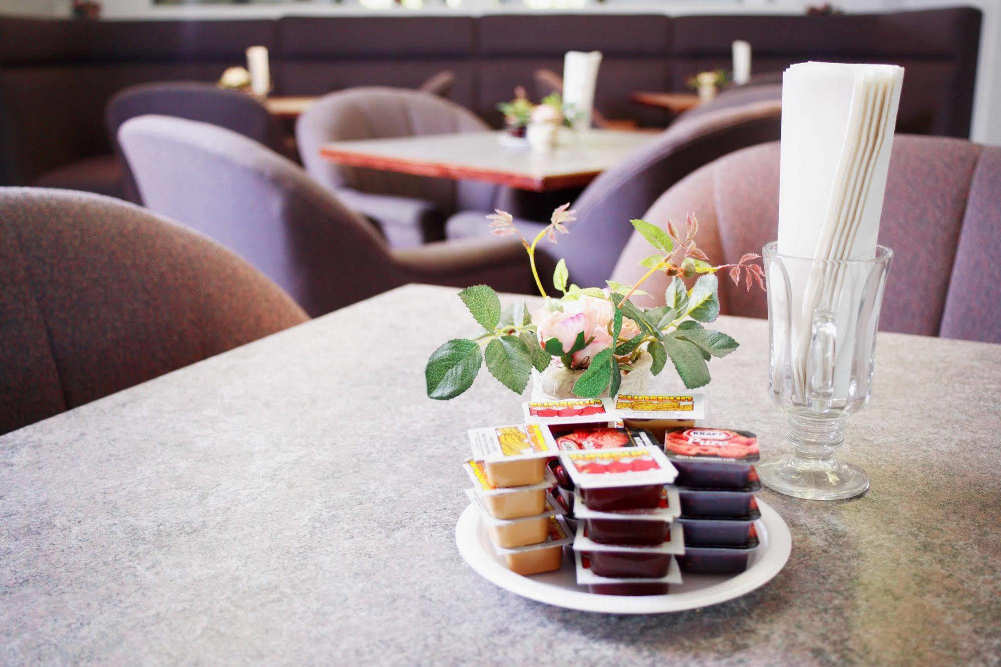 Country Club Inn Lacombe Ngoại thất bức ảnh